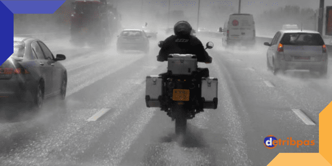 Tips Berkendara Motor Saat Hujan Supaya Perjalanan Nyaman